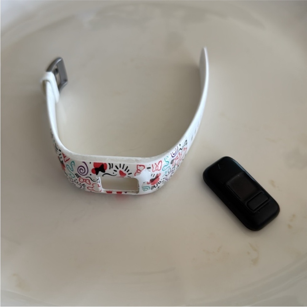 Garmin Kids Activity Tracker - Colorful Pattern - Picture 4 of 11